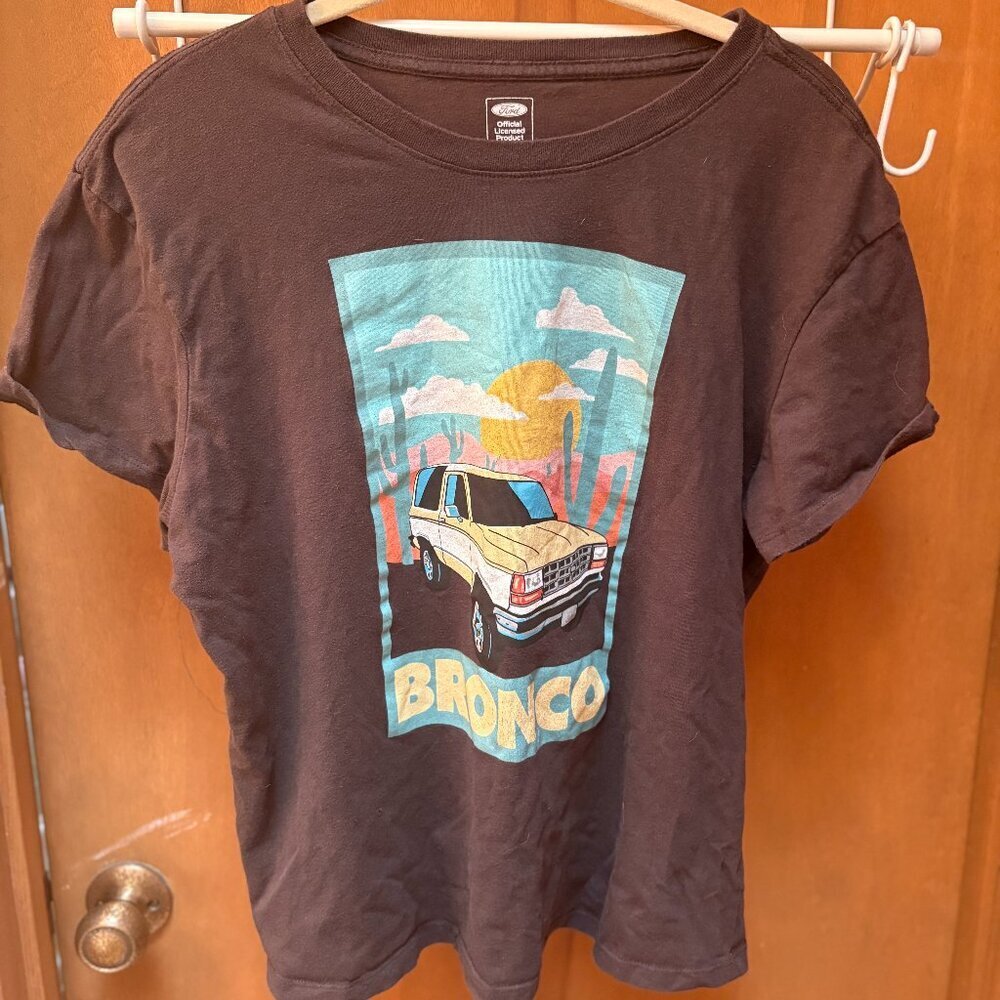 Ford Bronco Official Licensed Retro Graphic Tee Women’s Large Desert Sunset